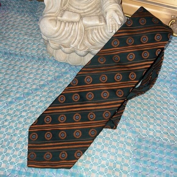 Mid century bronze and green men’s ties by Qiana for Montgomery Ward - Picture 5 of 5